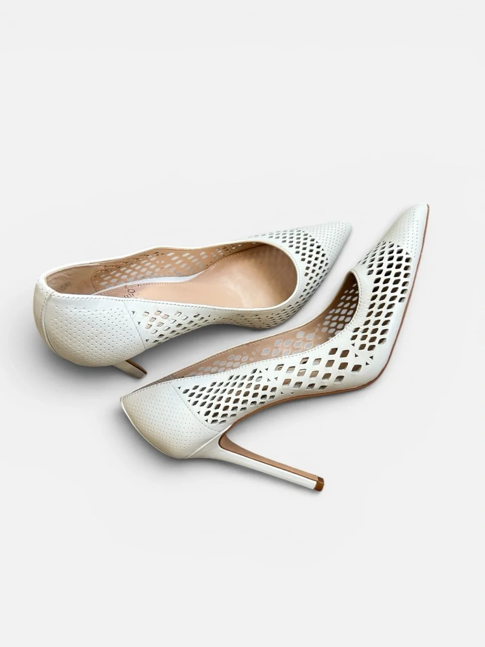 Vince Camuto Nico Perforated Pointed Toe Heels Picket Fence Ivory White Size 9.5